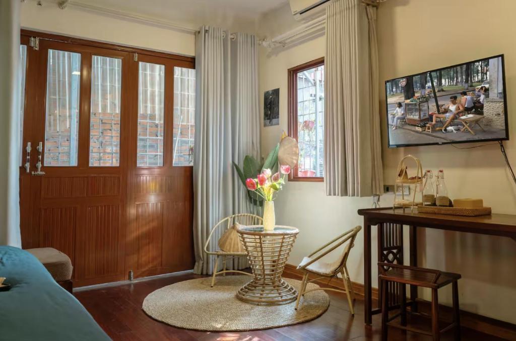 Leng Viethome stuido in Hanoi Old Quater 72 Hang Chieu – Hanoi